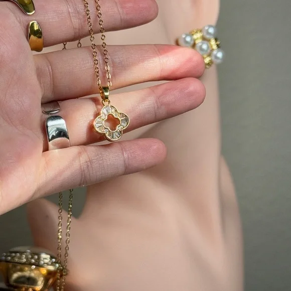 Luxury Necklace with  Zirconia - Picture 4 of 6